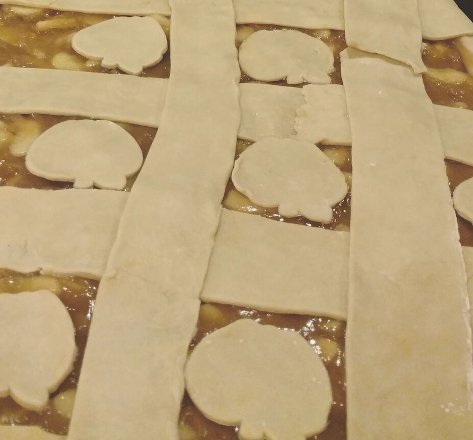 The 7-foot apple pie: Nappanee’s 40+ year-old tradition continues